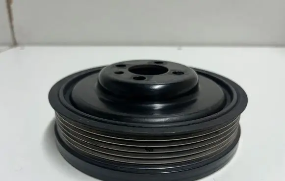 Volkswagen Transporter - Caravelle T5 Crankshaft pulley 038105243M