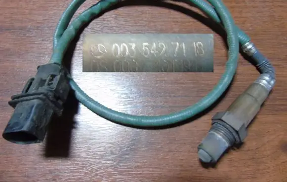 Mercedes-Benz Vito Viano W638 Lambda probe sensor A0035427118