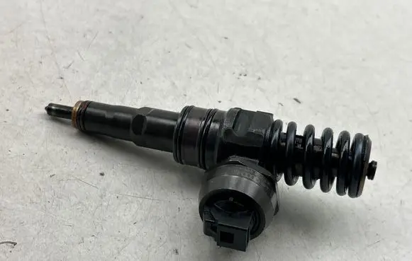 Volkswagen Caddy Fuel injector 038130073AP