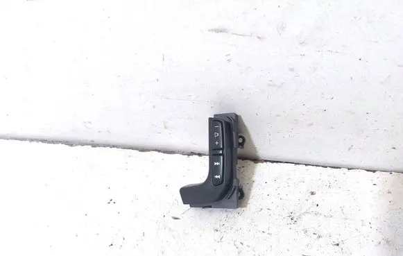 Volvo S60 Steering wheel buttons/switches 30739577