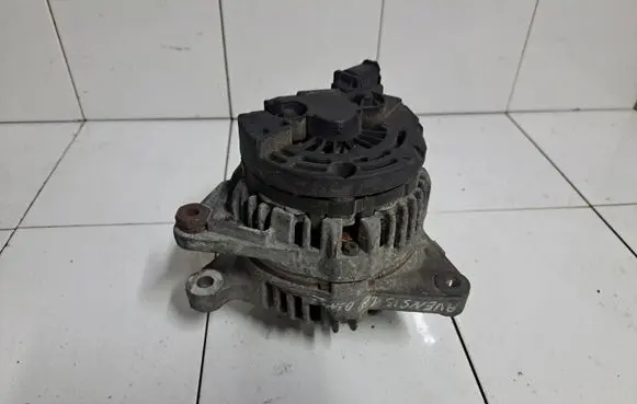 Toyota Avensis T250 Generator/alternator 270600D140A 0124325079