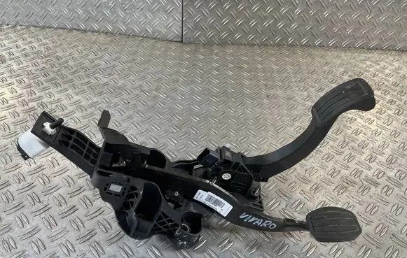 Opel Vivaro Pedal assembly 9839353480