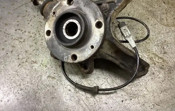 Citroen C4 I Picasso Front wheel hub