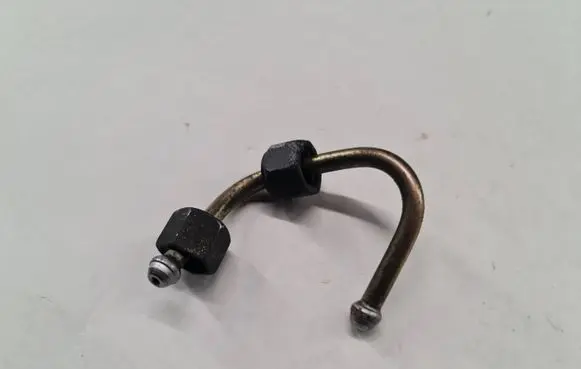 Volvo S40, V40 Fuel injector supply line/pipe 