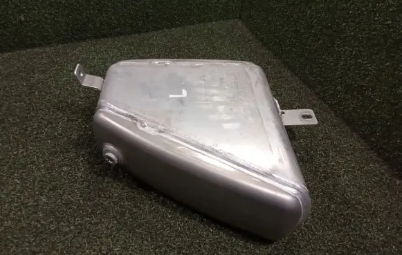 Vacuum air tank