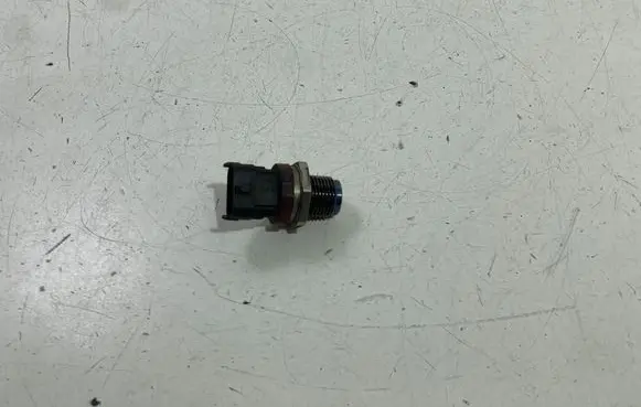 Renault Koleos I Fuel pressure sensor 0281002840