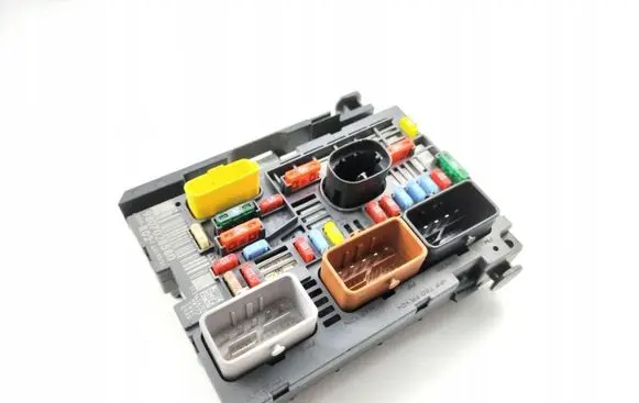 Peugeot 3008 I Fuse module 9807028580