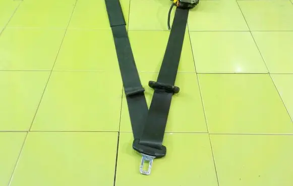 Opel Combo D Front seatbelt 2008019 XP138