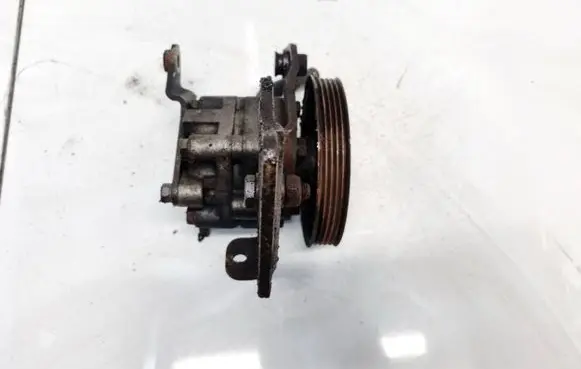 Mazda MPV Power steering pump L08132650D