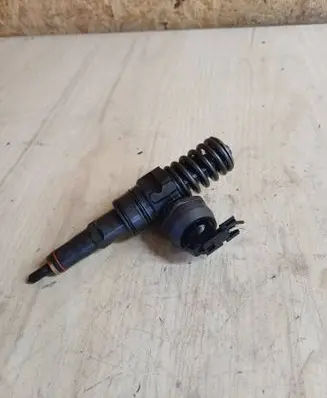 Volkswagen PASSAT B5.5 Fuel injector 038130073BA