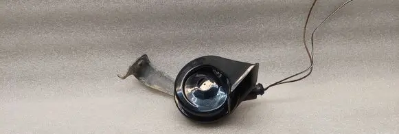 Audi Q3 F3 Horn signal 80A951221