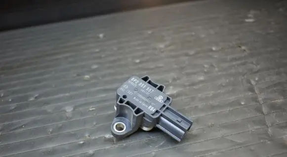 Audi A4 S4 B7 8E 8H Airbag deployment crash/impact sensor 8P0955557