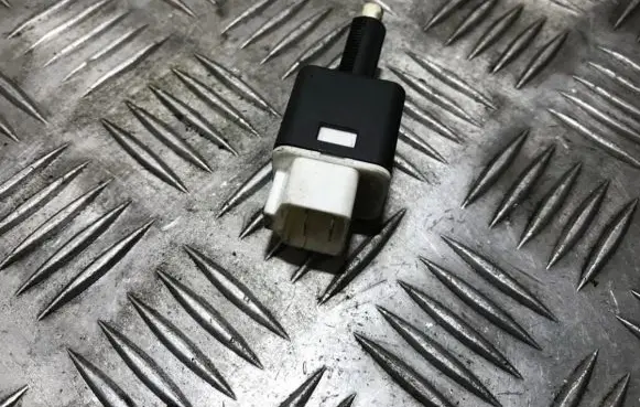 Suzuki Swift I Brake pedal sensor switch