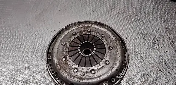 Volkswagen PASSAT B5 Clutch pressure plate 038141032N