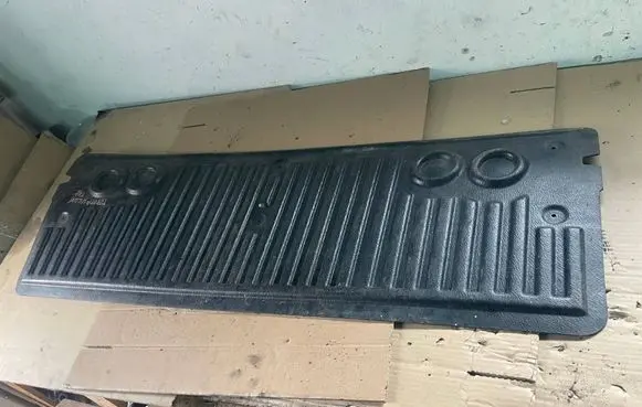 Toyota Hilux (AN10, AN20, AN30) Tailgate/trunk side cover trim 