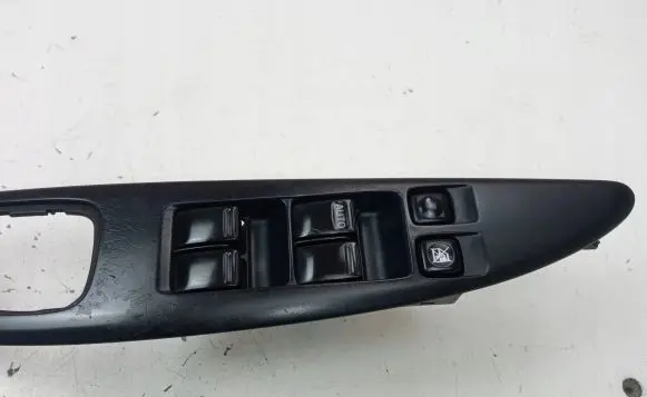 Nissan Primera Quarter vent window switch 