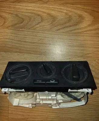 Volkswagen PASSAT B5 Climate control unit 1J0820045G