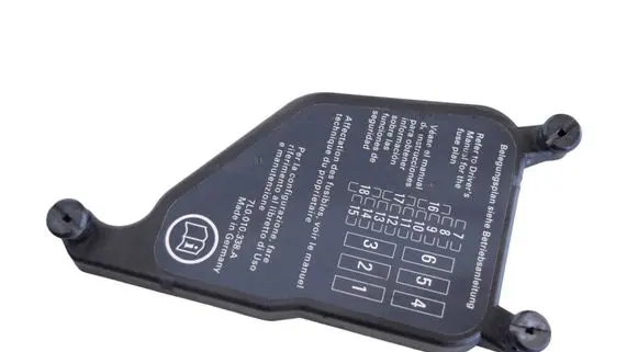 BMW 2 F45 Fuse box cover 7L0937576A