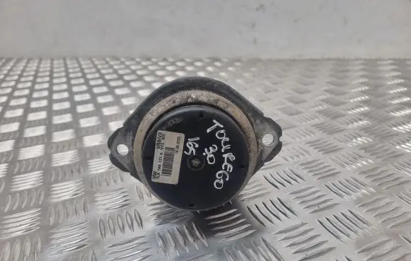Engine mount bracket