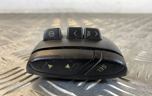 Toyota Yaris Verso Steering wheel buttons/switches 8623013010
