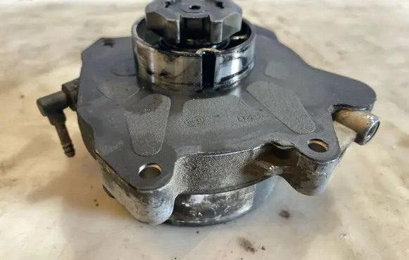 Opel Vectra C Vacuum pump 55188660