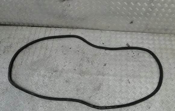 Porsche Macan (95B) Rubber seal tailgate window/glass