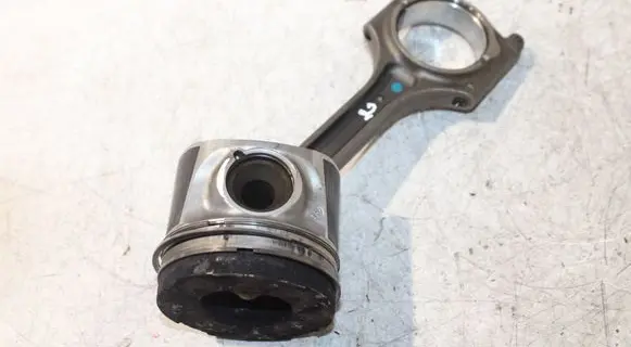 Volvo V70 Piston with connecting rod 81L123