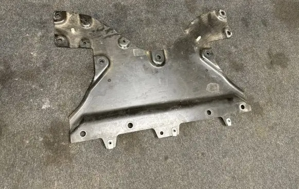 Jeep Grand Cherokee WL Engine splash shield/under tray 68414947AA 322A