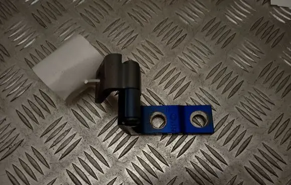 Lexus RX 450H Rear door lower hinge