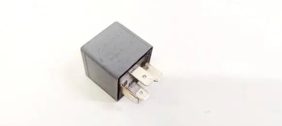 Audi A4 S4 B5 8D Other relay 8D0951253