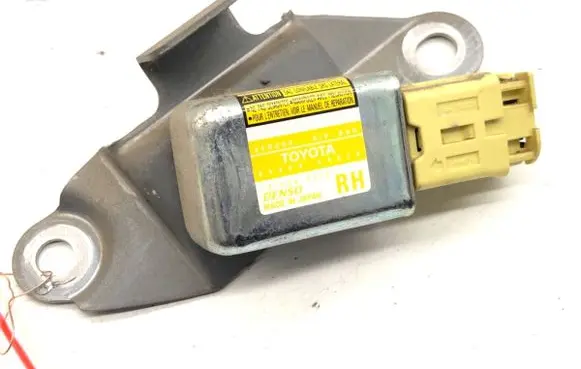Toyota Land Cruiser (FJ75) Airbag deployment crash/impact sensor 8986060020