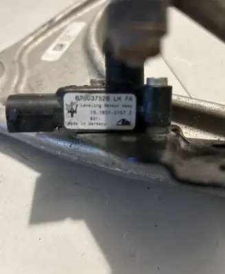 Maserati Levante Headlight/headlamp level sensor 670037526