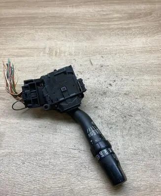 Toyota Avensis T250 Wiper control stalk 8465205170 173654