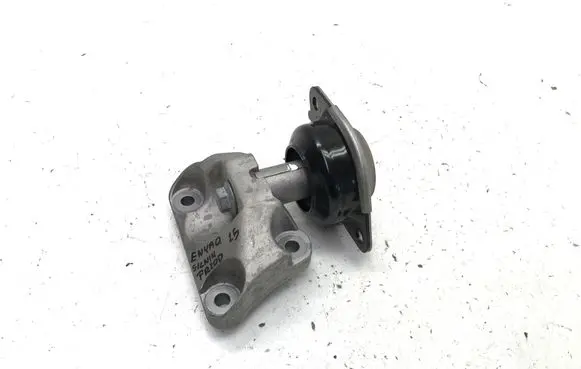 Engine mount vacuum valve