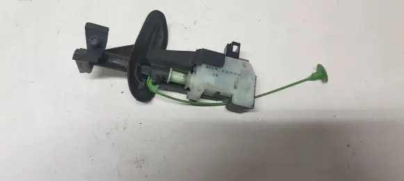 Volvo XC70 Fuel tank cap lock 86113136