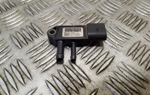 Volkswagen PASSAT CC Exhaust gas pressure sensor 076906051B