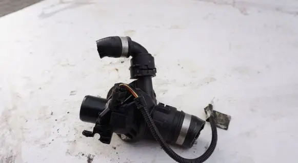 Thermostat/thermostat housing