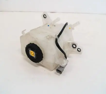 Toyota RAV 4 (XA40) Brake fluid reservoir 