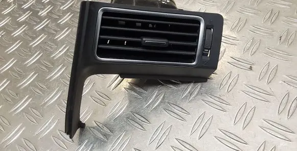 Toyota Verso Dash center air vent grill 556800F030