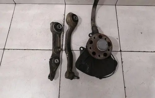 Mercedes-Benz CLS C219 Front wheel bearing hub A2113306720