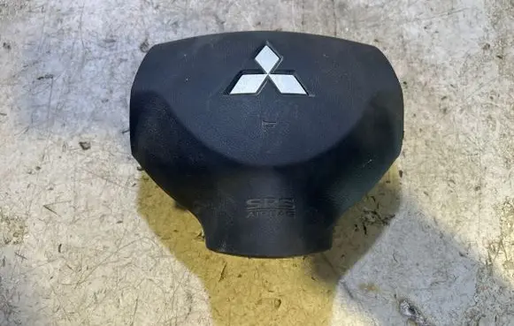 Mitsubishi Lancer X Steering wheel airbag