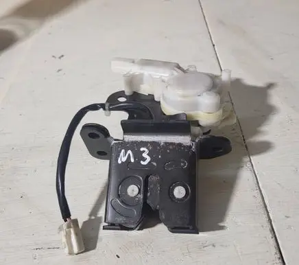 Mazda 3 I Tailgate/trunk/boot lock/catch/latch B6701