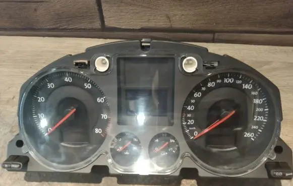 Volkswagen PASSAT B6 Speedometer (instrument cluster) 3C0920860J