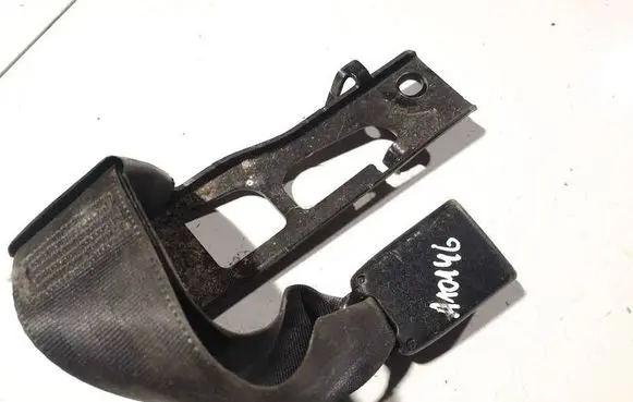 Lexus RX 300 Middle seatbelt (rear) e034801