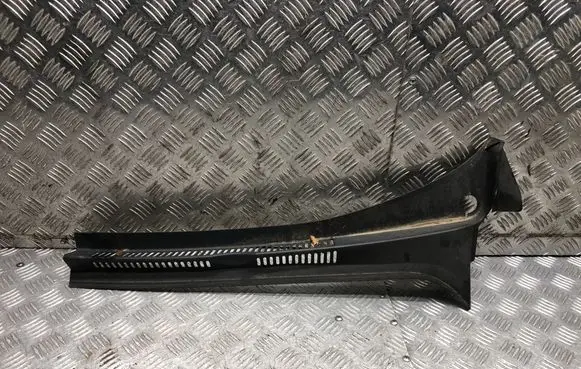 Volkswagen Golf Cross Wiper trim 5M0819403B