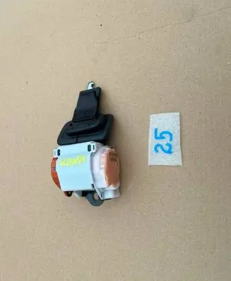 Hyundai Kona I Middle seatbelt (rear) 