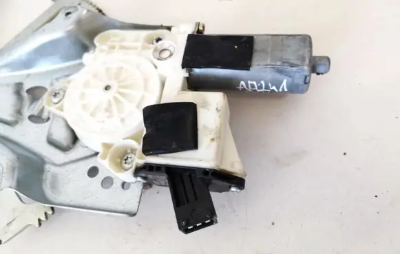 Opel Signum Front door window regulator motor 0130822011