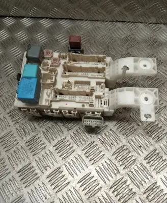Toyota Yaris Comfort/convenience module 8273052700