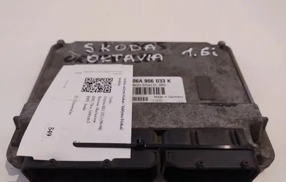 Skoda Octavia Mk1 (1U) Engine control unit/module 5WP4003902 06A906033K