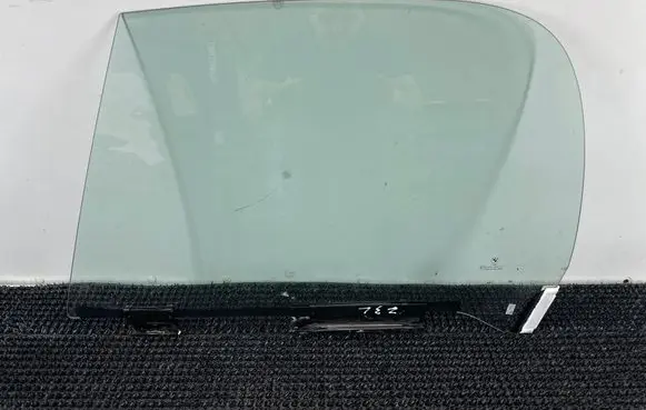 BMW Z3 E36 Front door window/glass (coupe) E243R000711